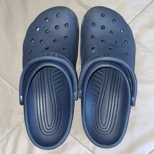 navy blue crocs (women size10) (men size 8)
